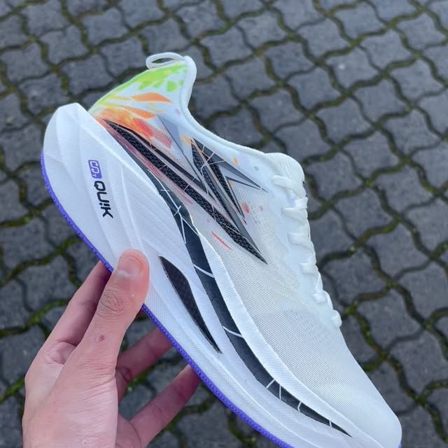 The Flame 5 MIX is the hybrid workhorse of the lineup, designed to transition seamlessly between high-tempo training sessions and race day.
